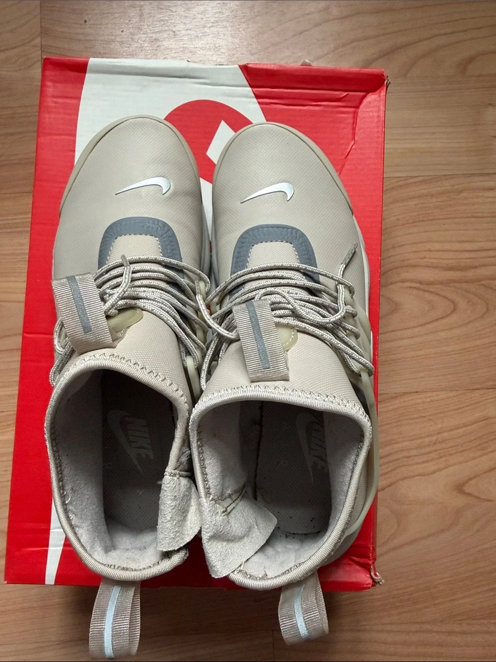 Nike women’s air presto mid utility Sneakers like new
